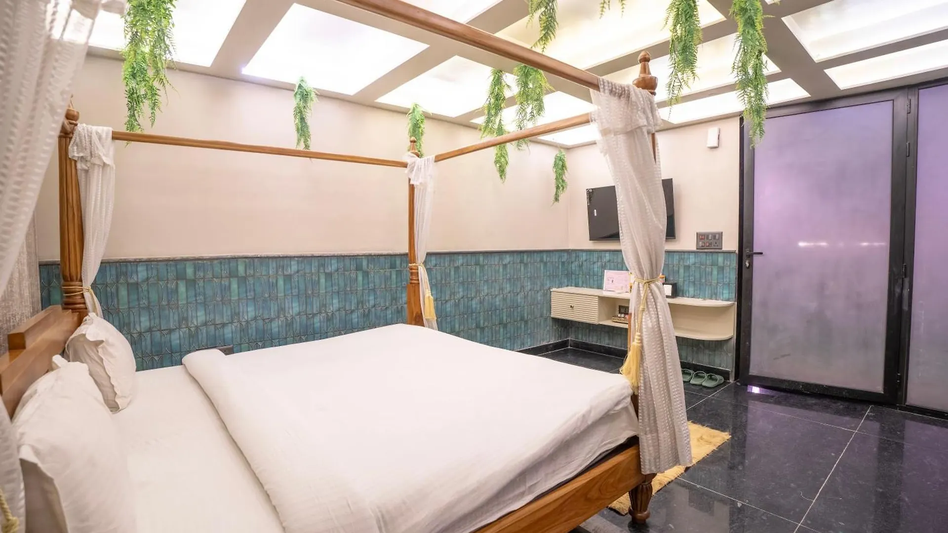 Orsom Stays Sassy - Sector 42 Gurgaon Hotel
