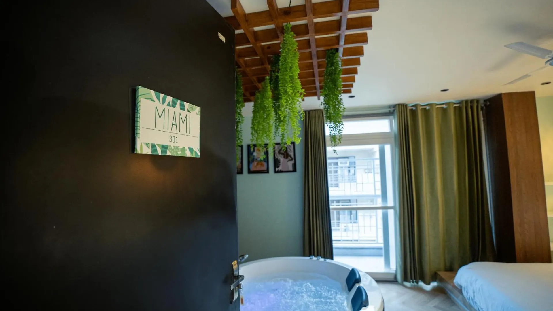 Hotel Orsom Stays Sassy - Sector 42 Gurgaon