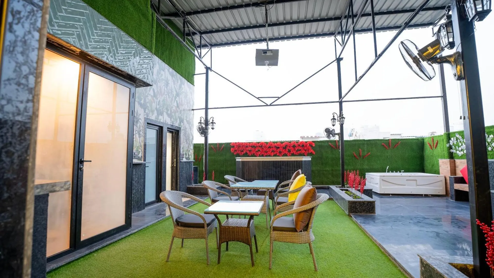 Hotel Orsom Stays Sassy - Sector 42 Gurgaon