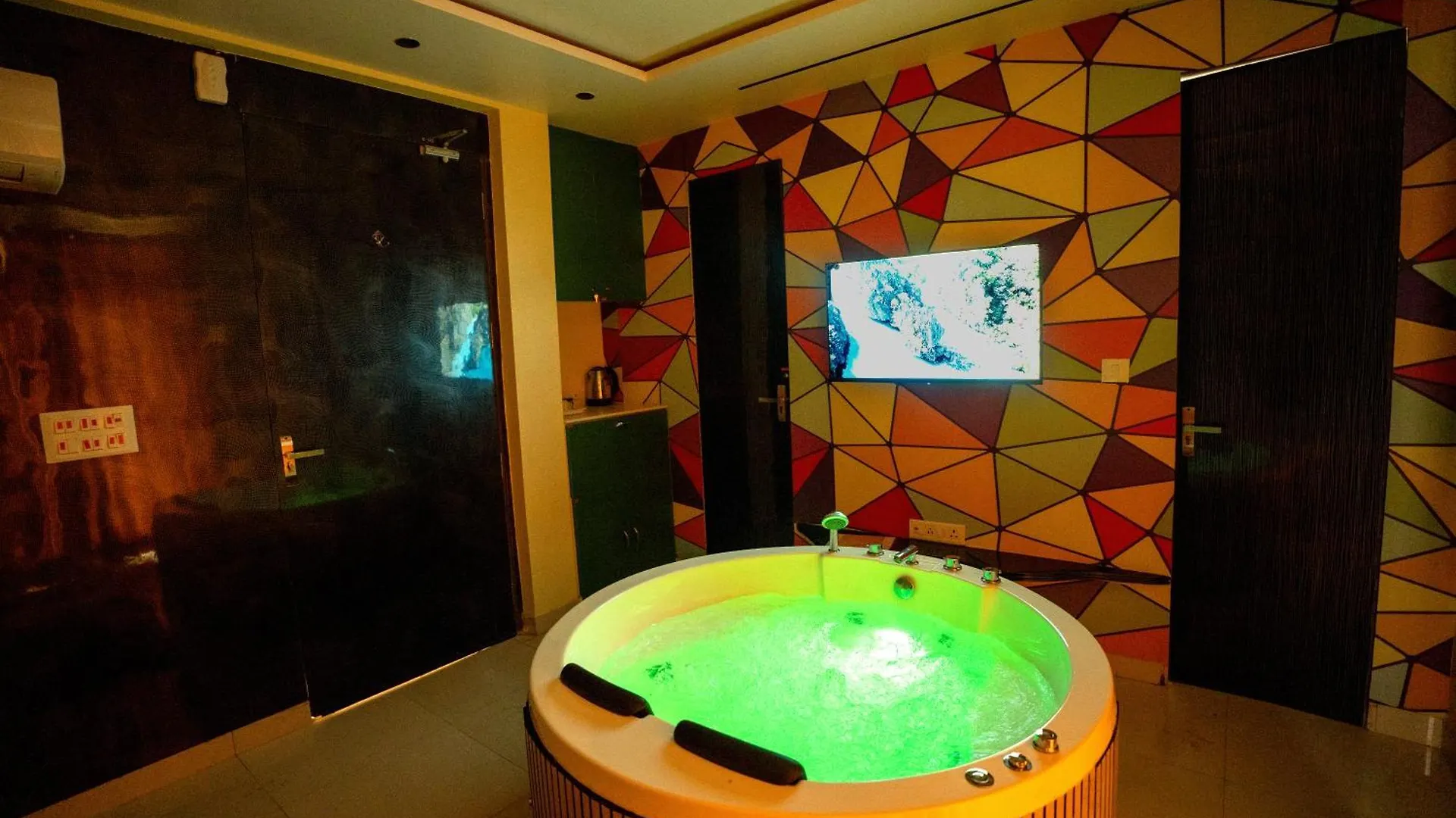 ** Hotel Orsom Stays Sassy - Sector 42 Gurgaon India