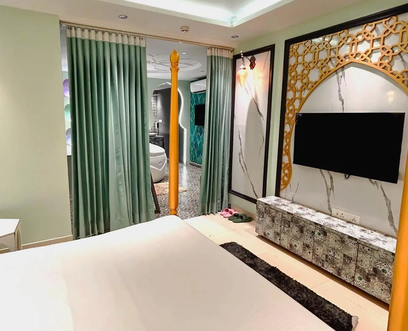 Orsom Stays Sassy - Sector 42 Gurgaon Hotel