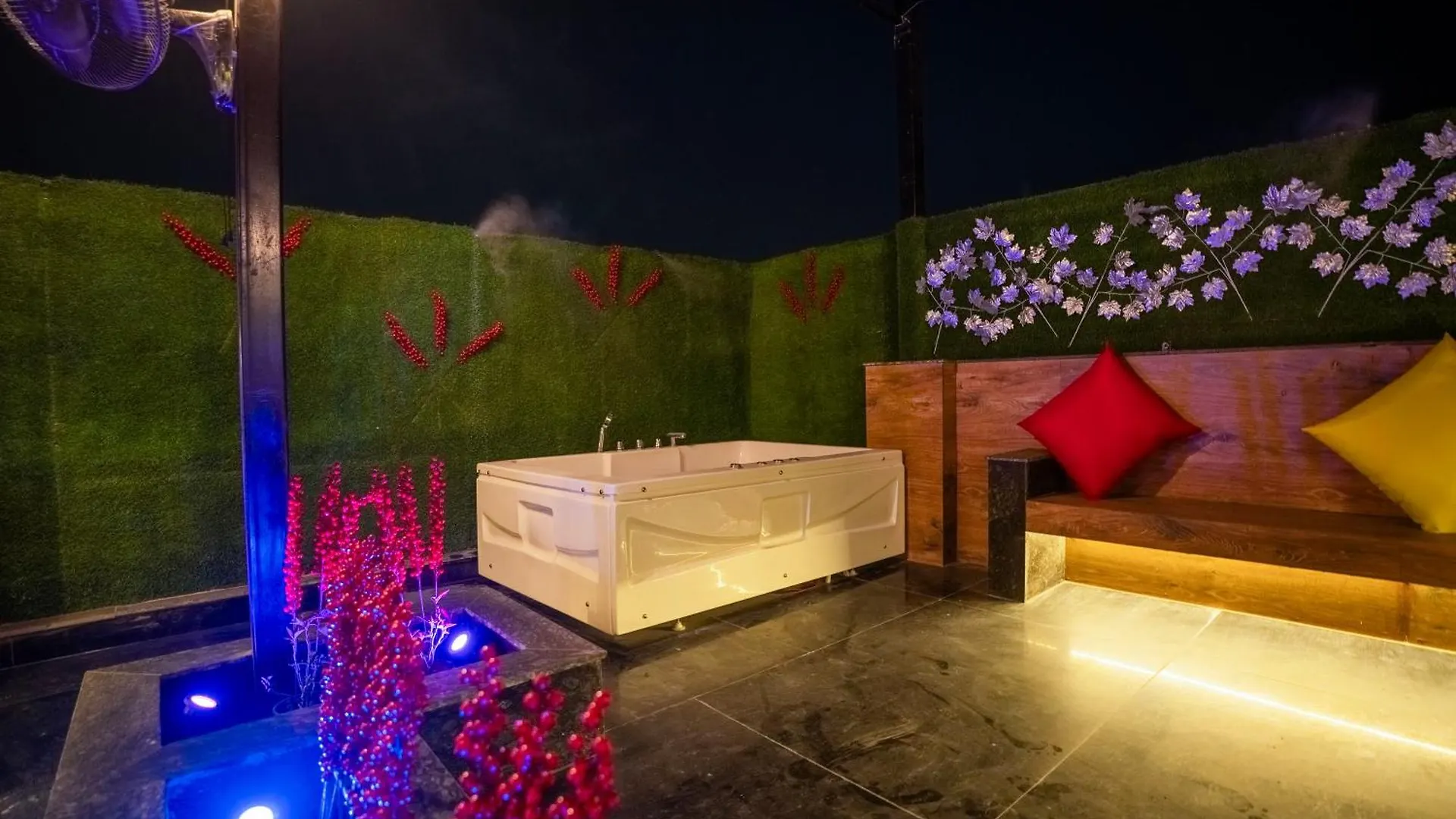 Hotel Orsom Stays Sassy - Sector 42 Gurgaon